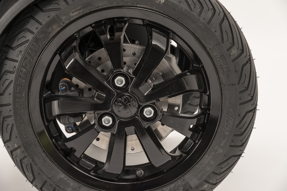 Metropolis Black Edition