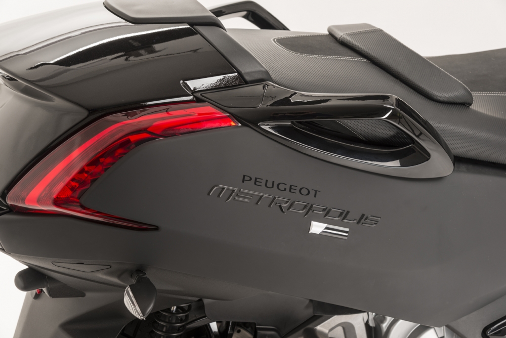 Metropolis Black Edition