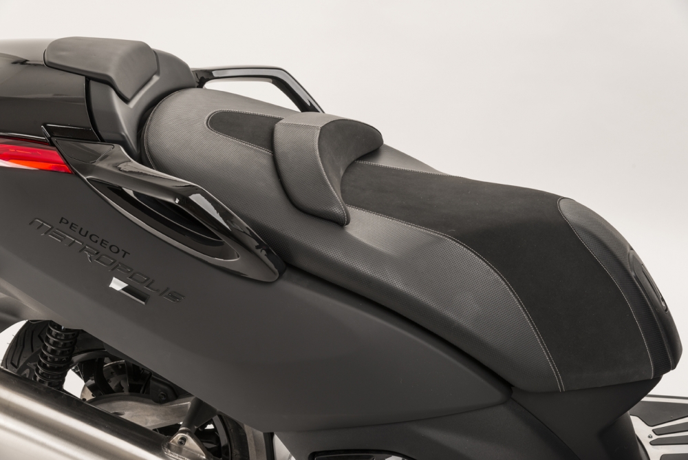Metropolis Black Edition