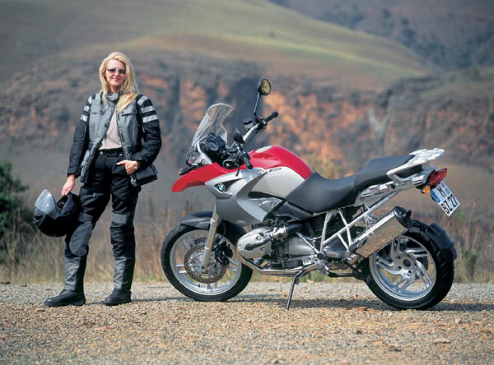 BMW GS Trophy Kızları'na Alkış