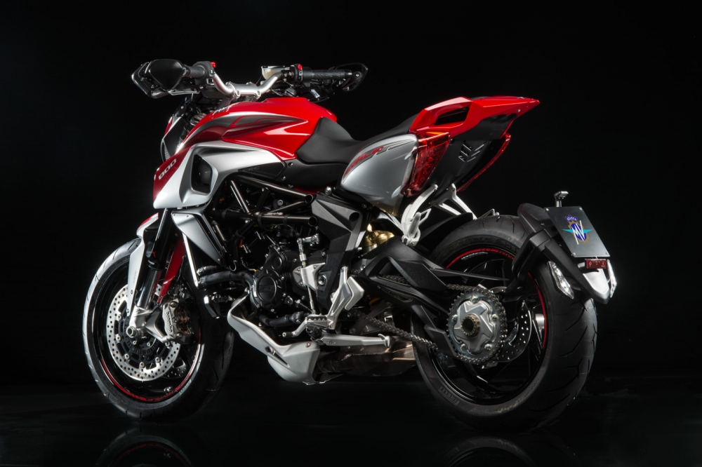 2016 MV Agusta Rivale 800 Tanıtımı | motorcular.com