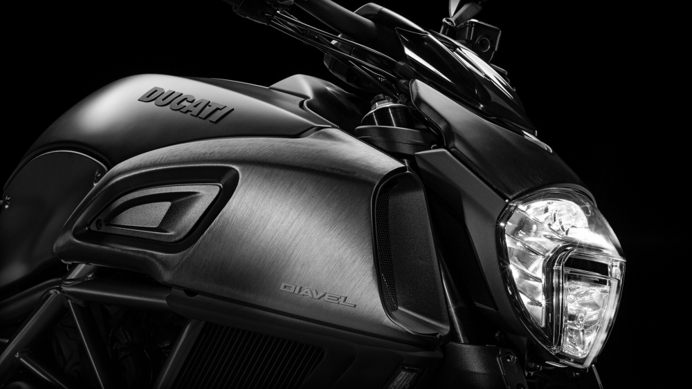 Diavel Dark