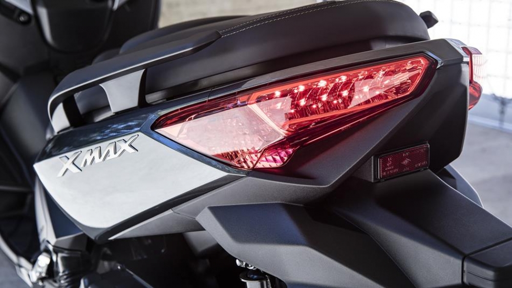 X-MAX 400