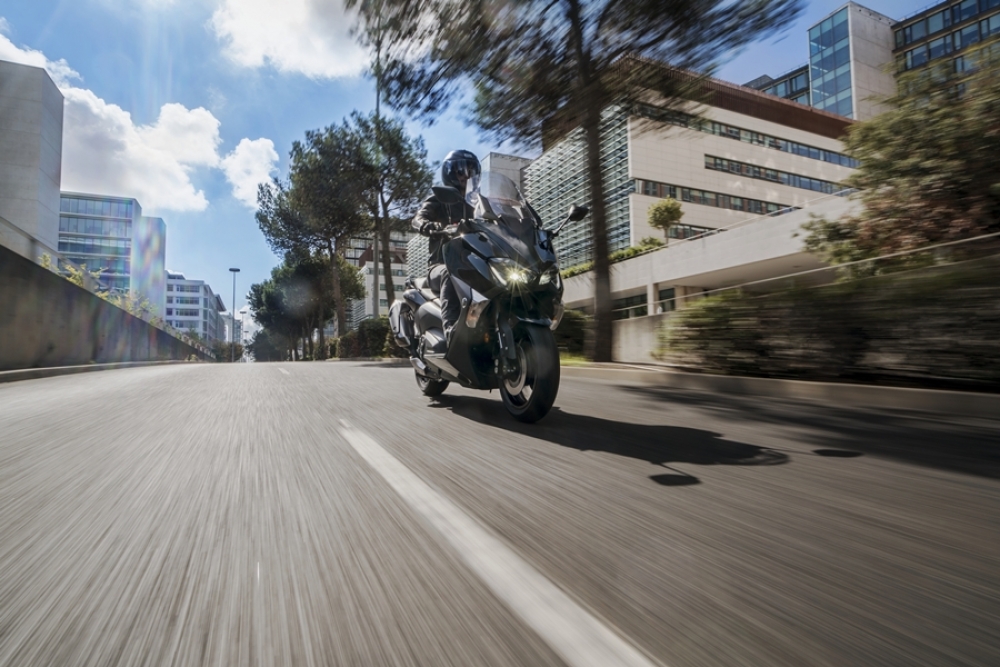 TMAX SX SE