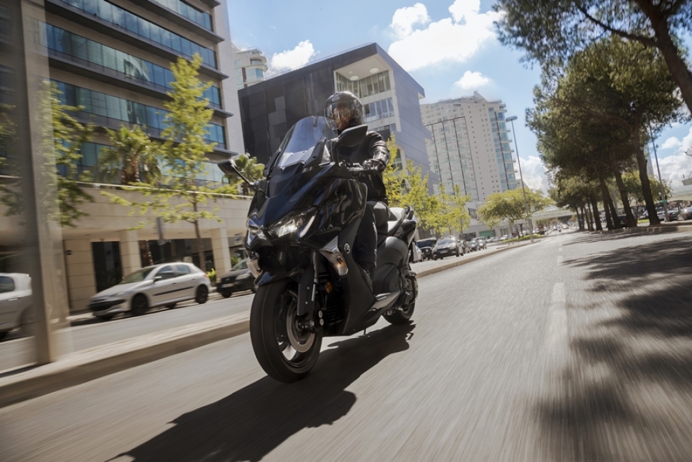 TMAX SX SE