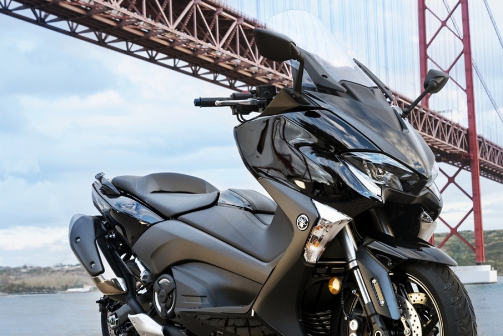 TMAX SX SE