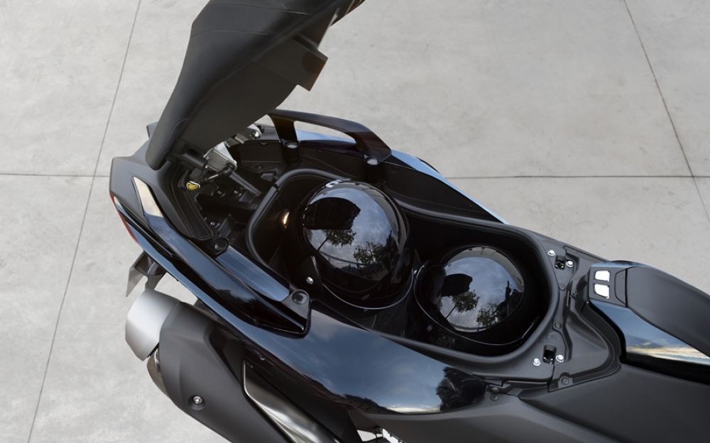 TMAX SX SE