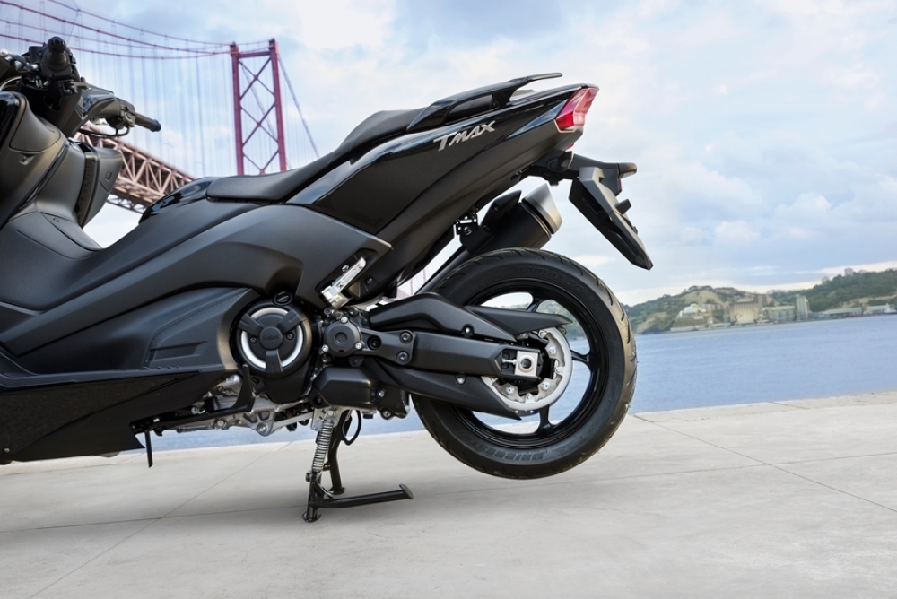 TMAX SX SE