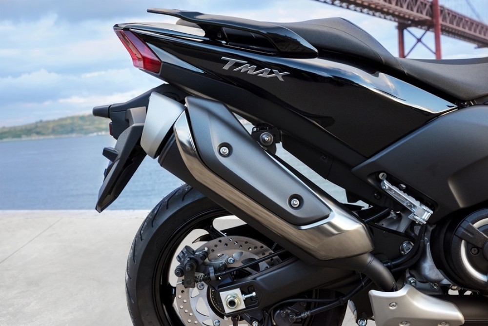 TMAX SX SE