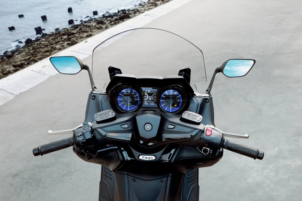 TMAX SX SE