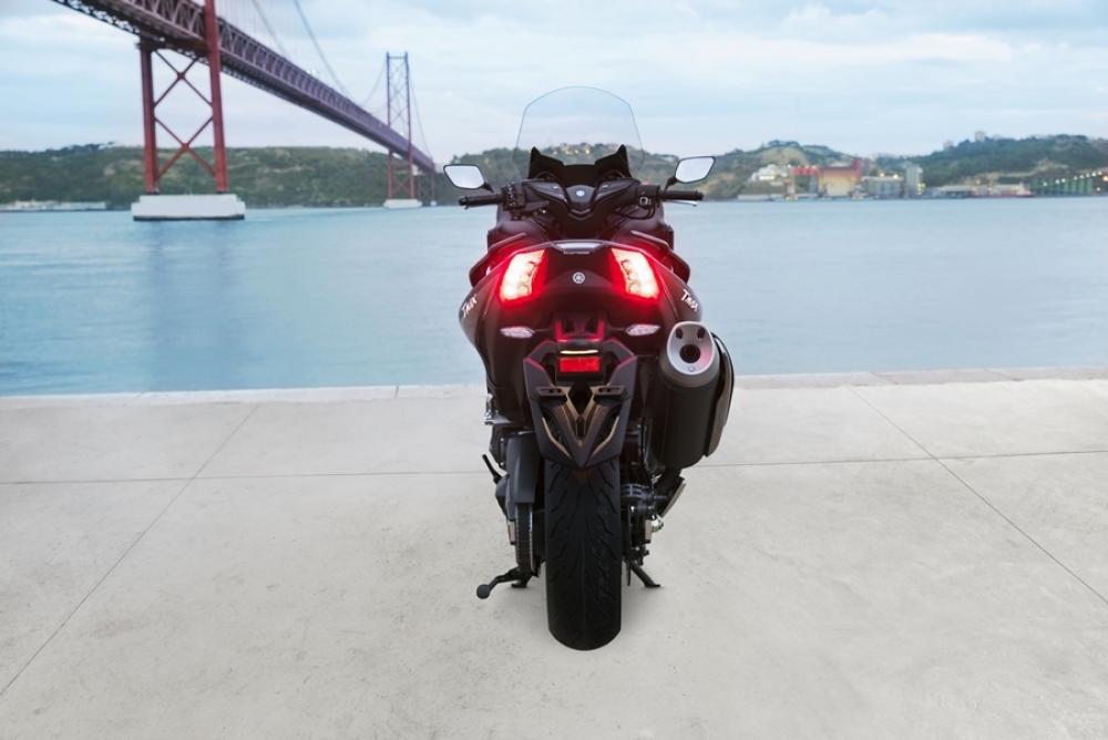 TMAX SX SE