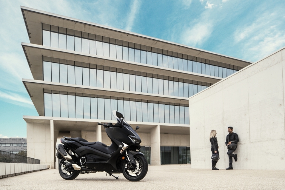 TMAX SX SE