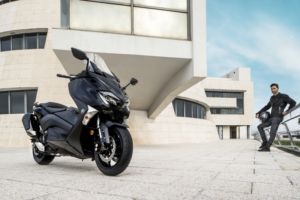 TMAX SX SE