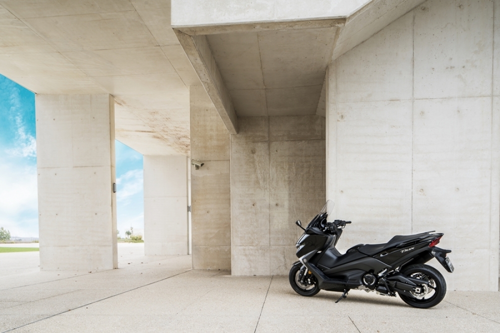 TMAX SX SE