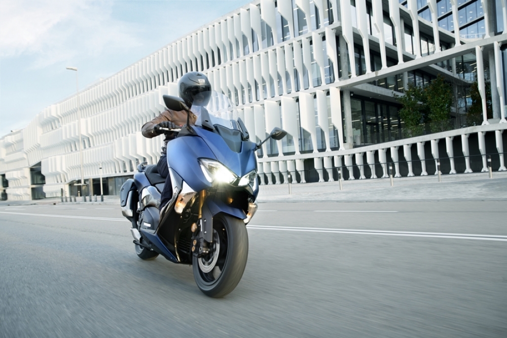 TMAX SX SE