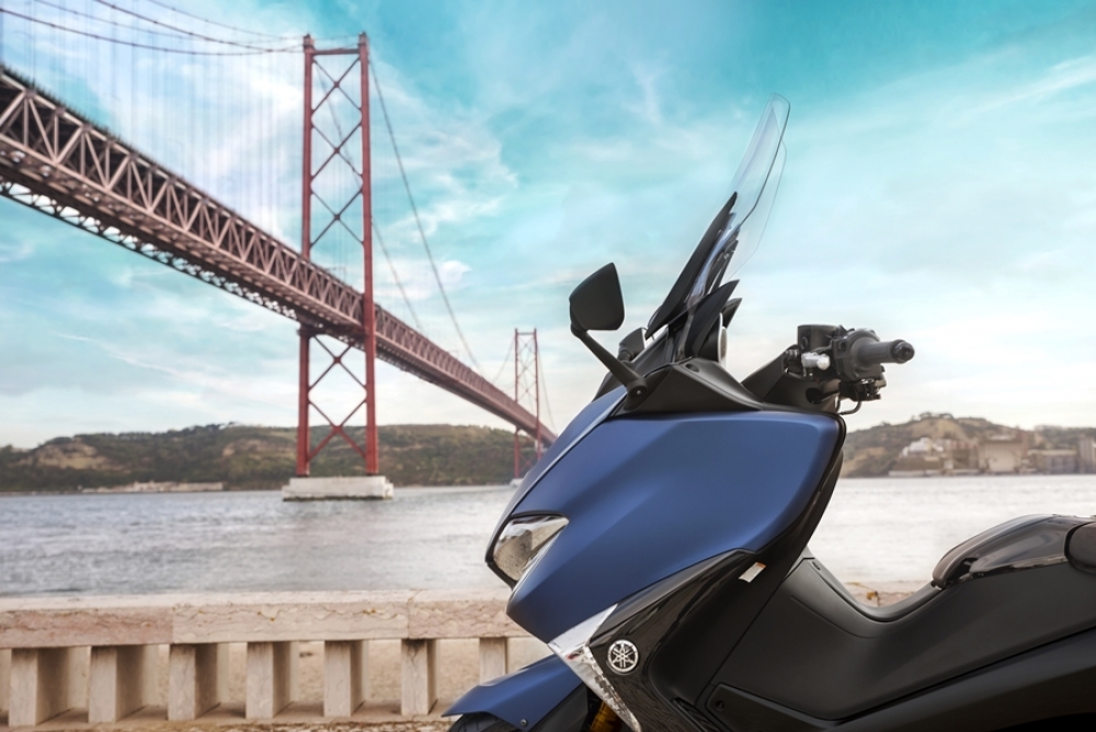 TMAX SX SE