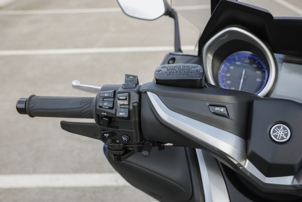TMAX SX SE