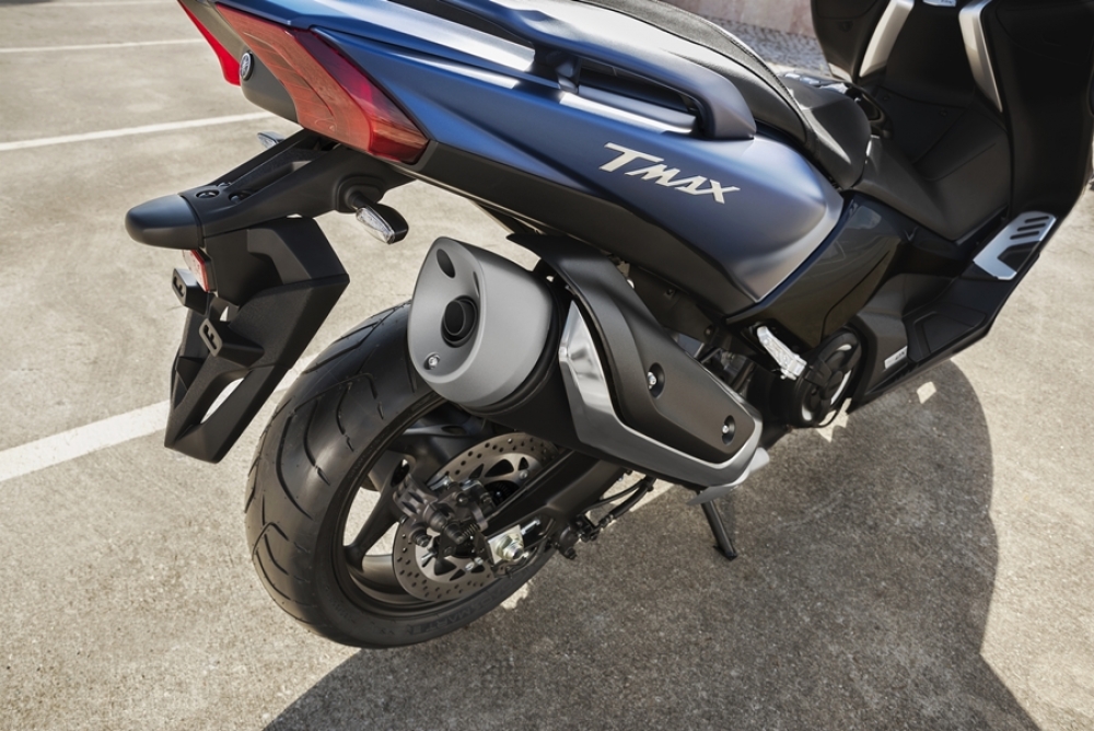TMAX SX SE