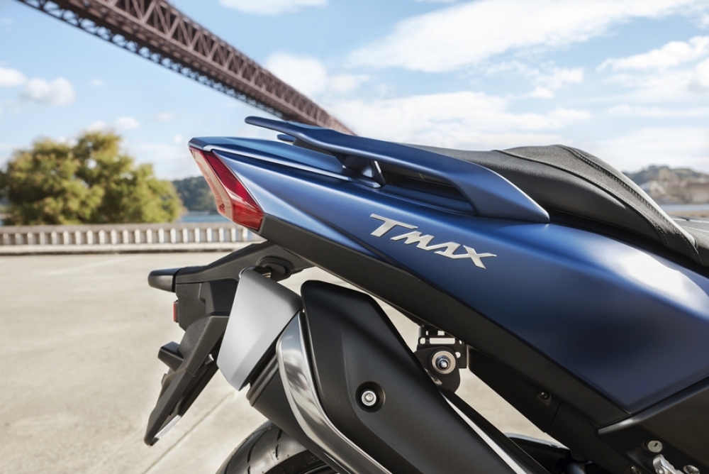 TMAX SX SE