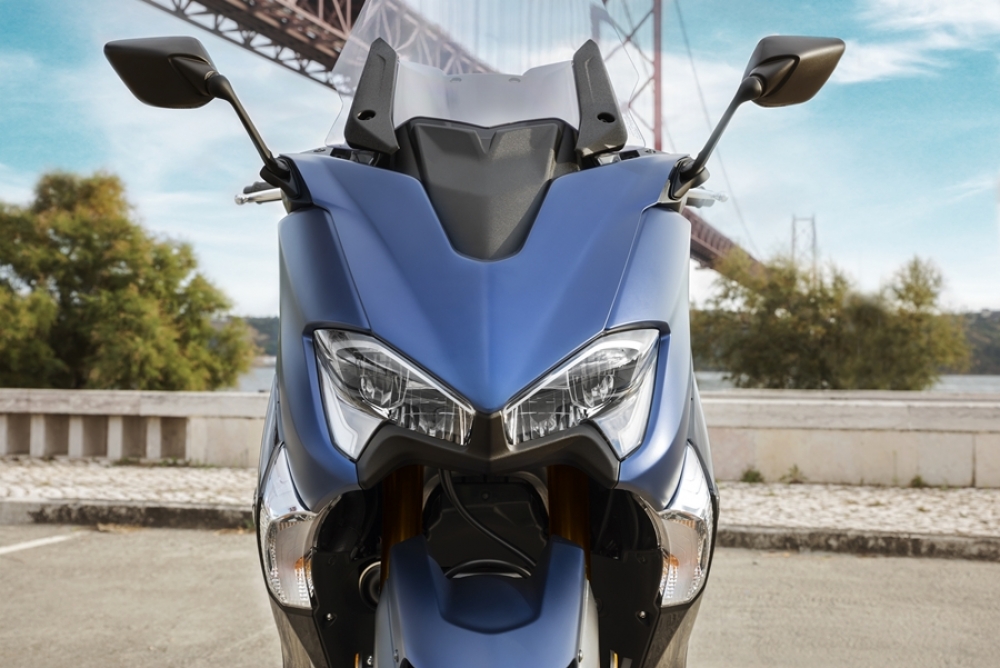 TMAX SX SE