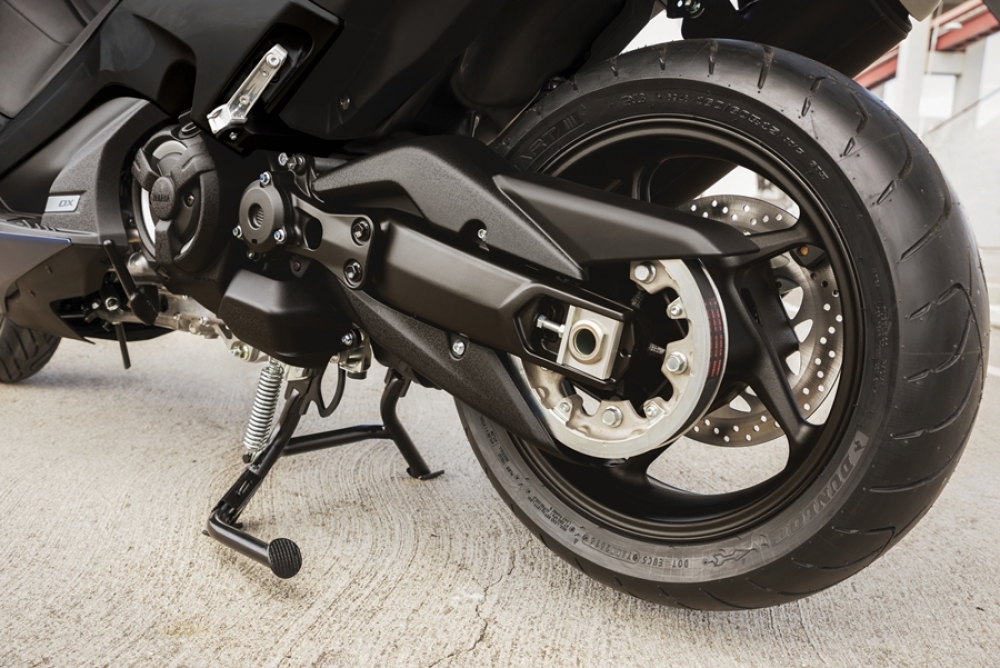 TMAX SX SE