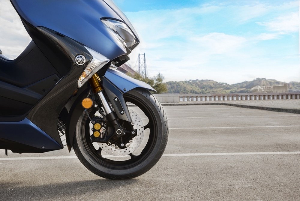 TMAX SX SE