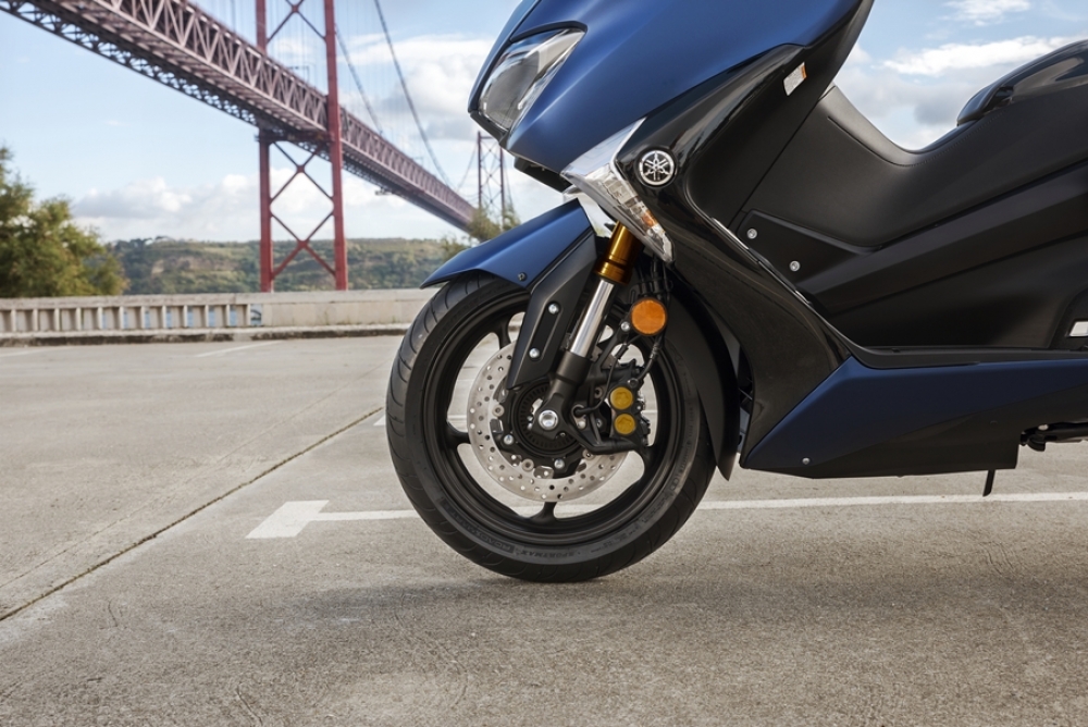 TMAX SX SE