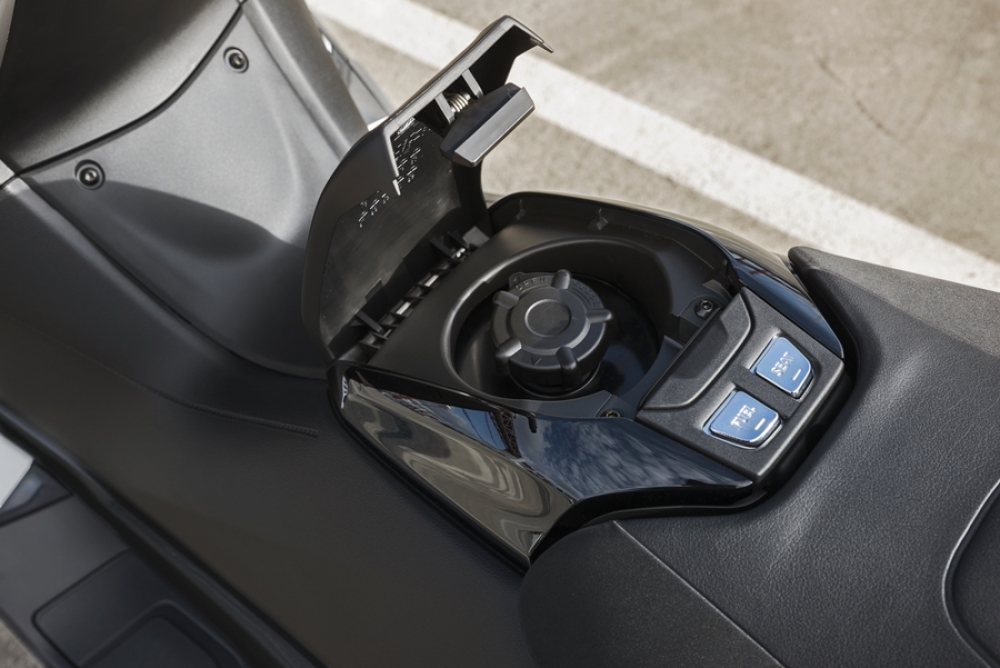 TMAX SX SE