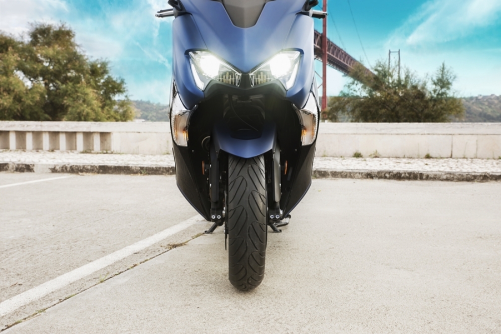 TMAX SX SE