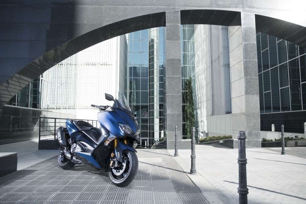 TMAX SX SE