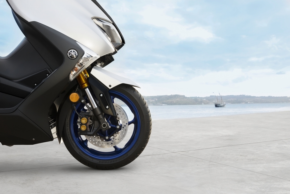 TMAX SX SE