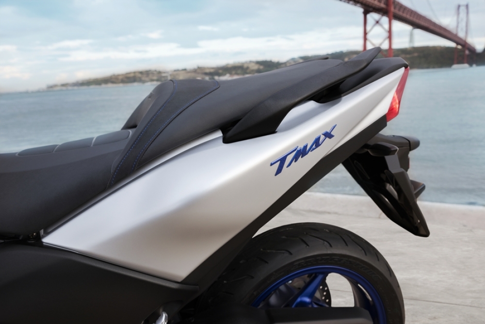 TMAX SX SE