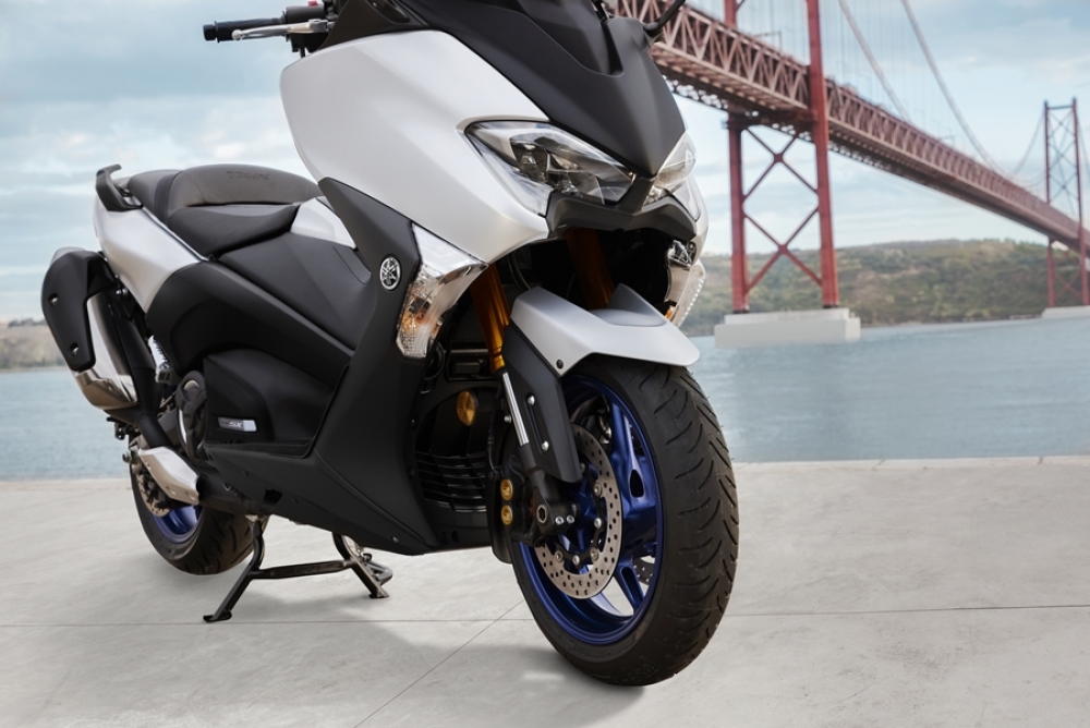 TMAX SX SE