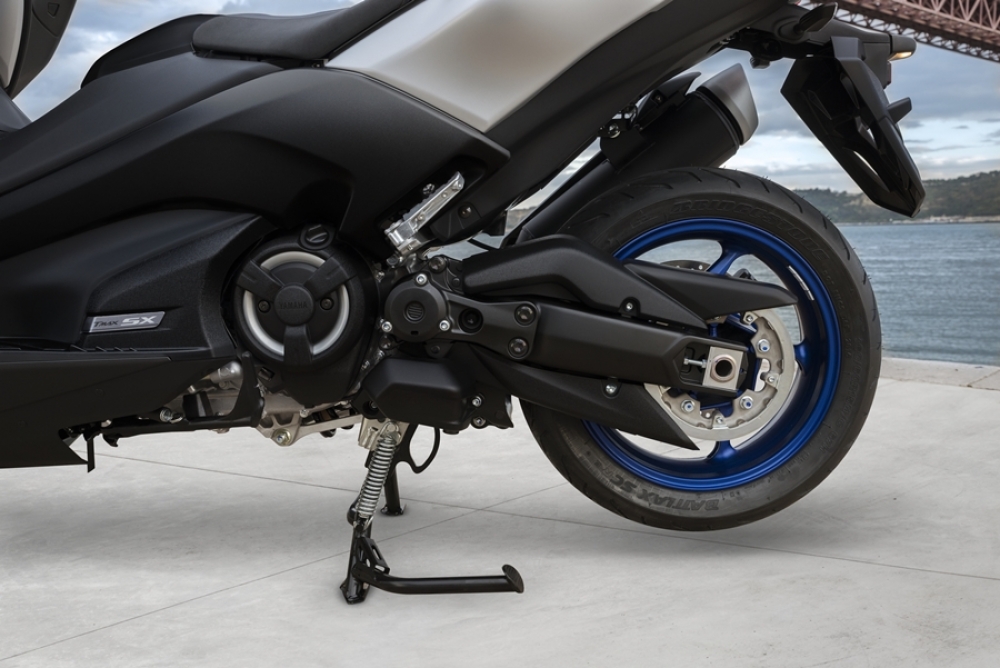 TMAX SX SE