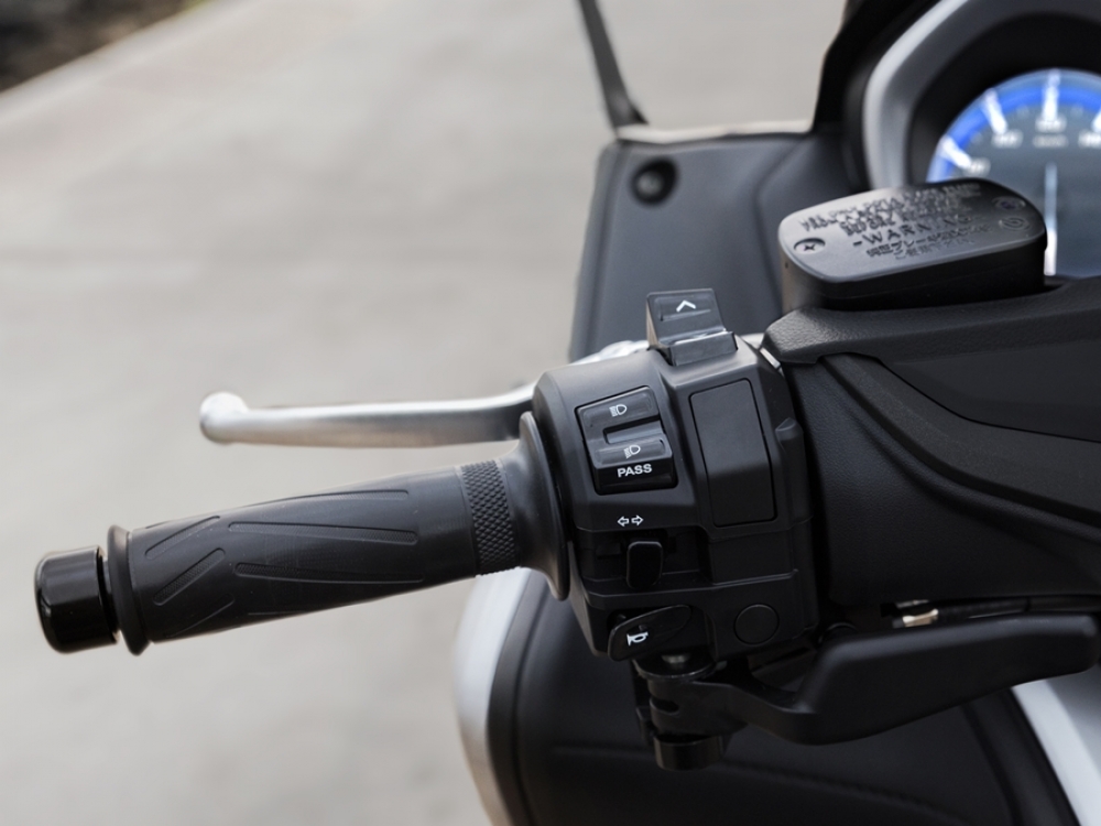 TMAX SX SE