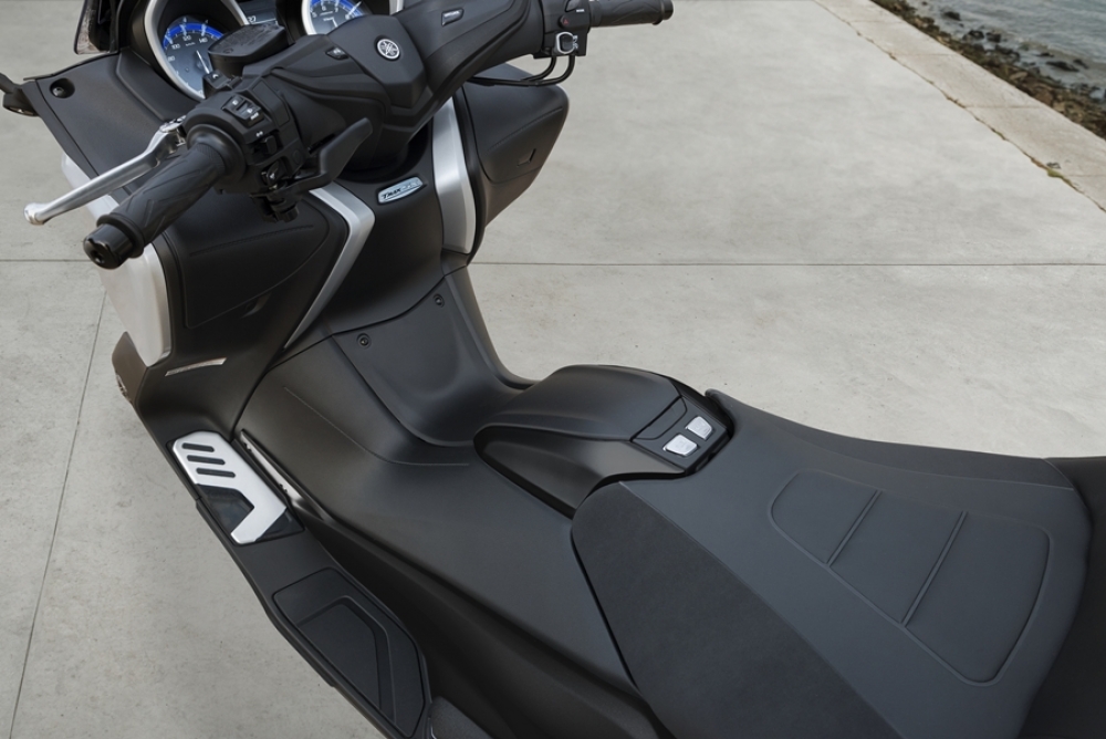 TMAX SX SE