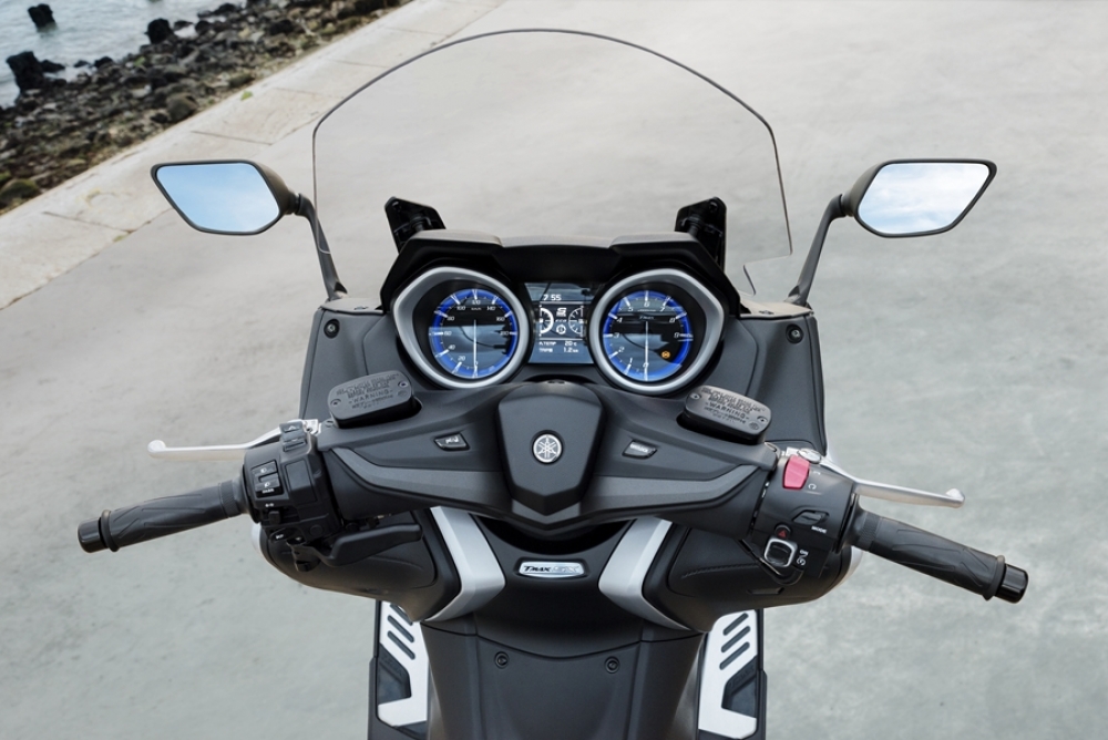 TMAX SX SE