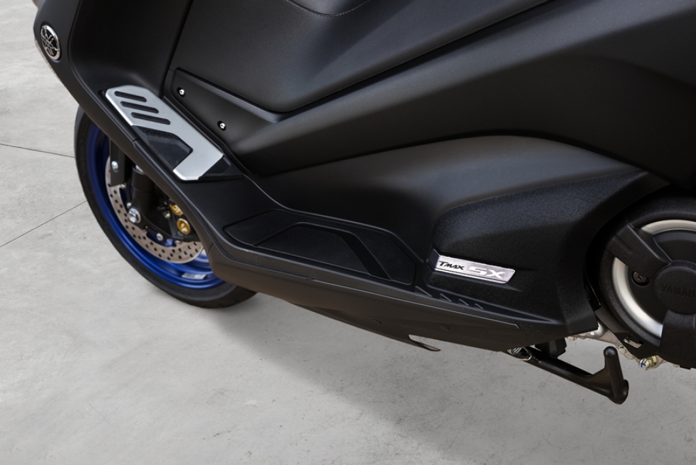 TMAX SX SE