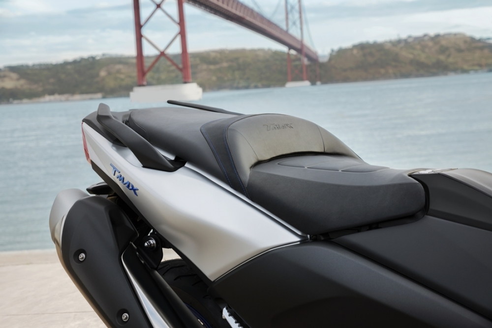 TMAX SX SE