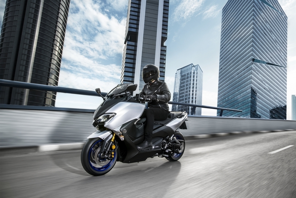TMAX SX SE