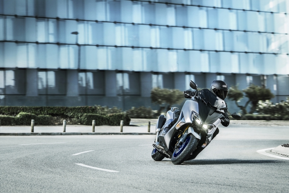 TMAX SX SE