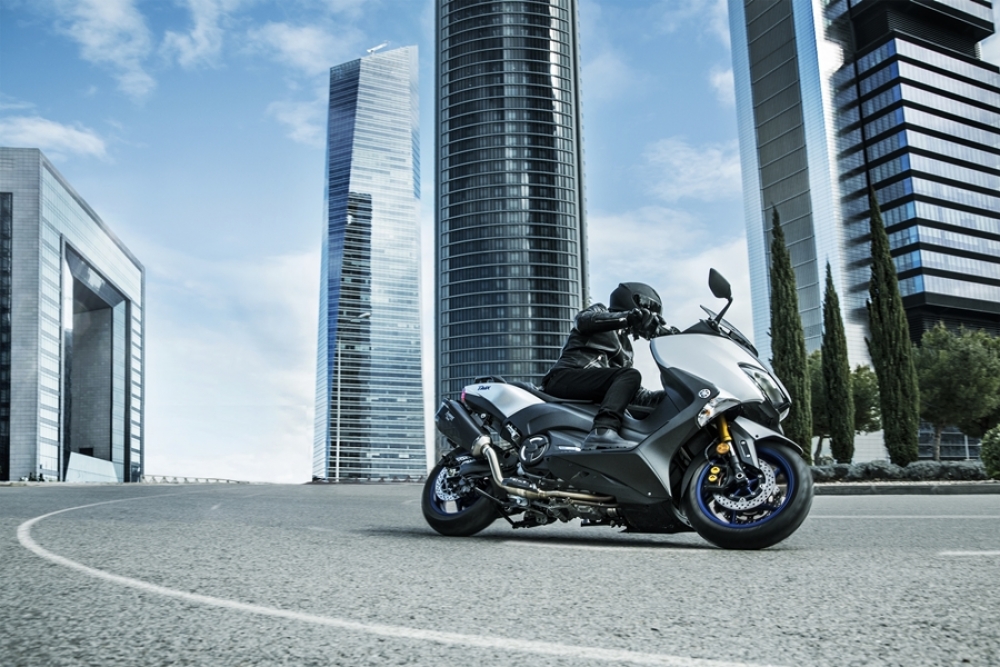 TMAX SX SE