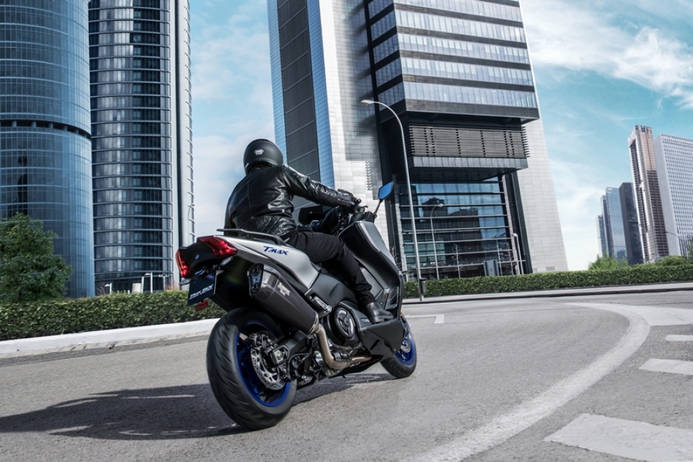 TMAX SX SE