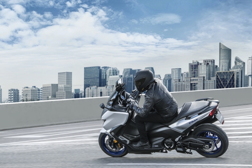 TMAX SX SE