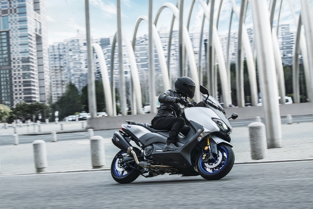 TMAX SX SE