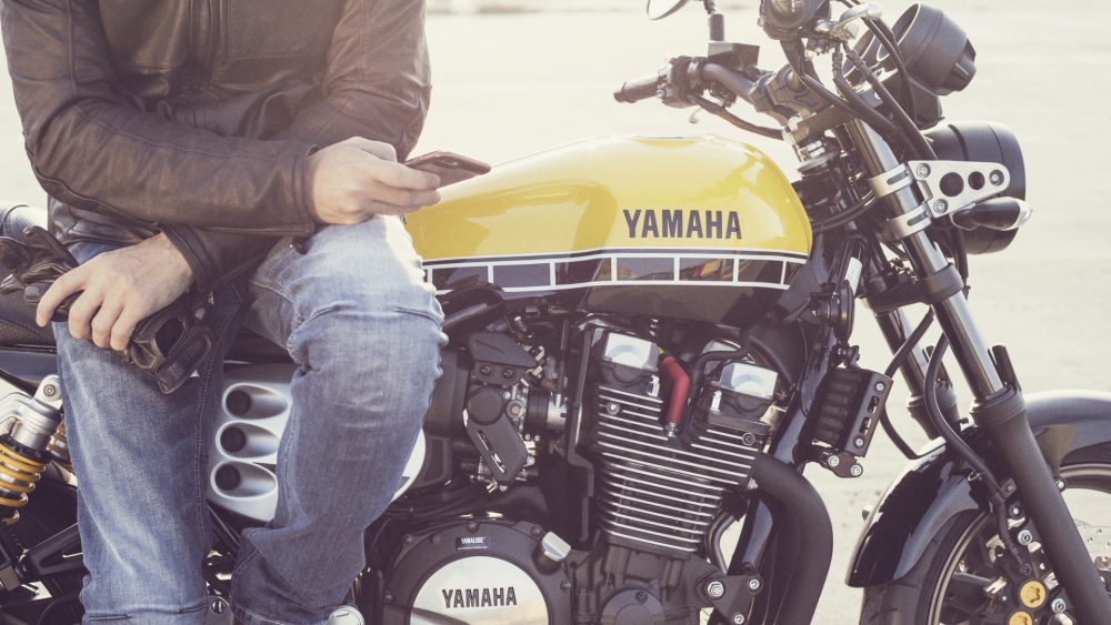 Yamaha XJR И девушка
