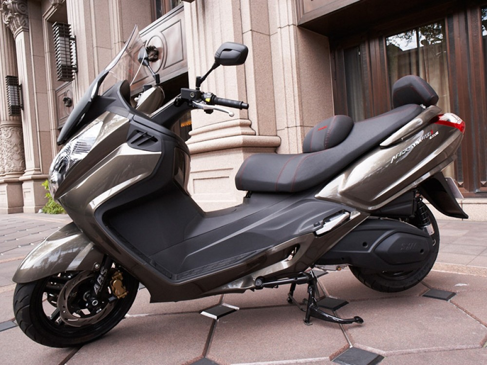 Sym maxsym 400. SYM Maxsym 400i. Макси скутер SYM 400. SYM Maxsym 600.