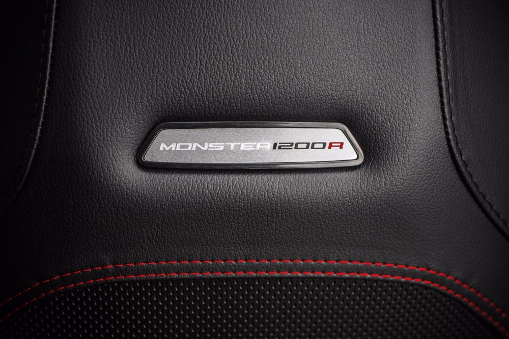 Monster 1200 R