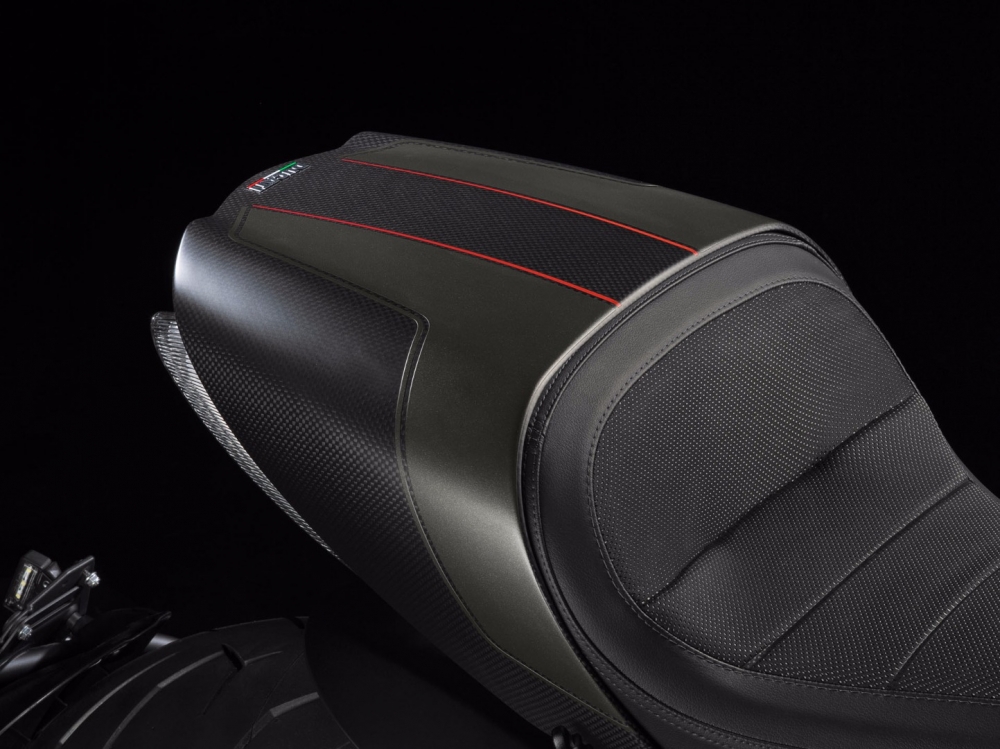 Diavel Carbon