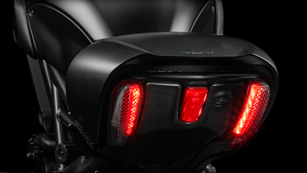 Diavel Dark